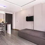 Vu Hotel & Apartment